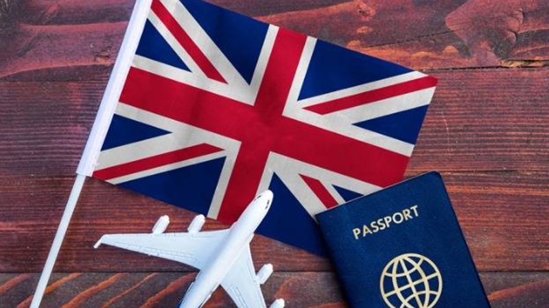 ব্রিটিশ পাসপোর্ট কি আর নিরাপদ? বাংলাদেশিসহ দক্ষিণ এশীয়দের জন্য শঙ্কার বার্তা