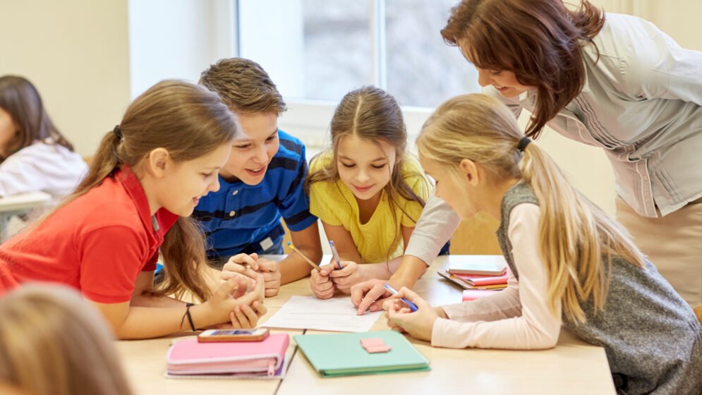 স্কুলে পাঠানোর আগে শিশুকে এই ১০টি কথা বলছেন না তো?