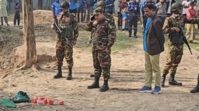 মাছ ধরতে গিয়ে জালে মিলল ব্যাগভর্তি ককটেল, আতঙ্কে শ্রীপুর