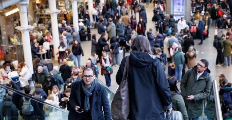 কেন ব্রিটেন ছাড়ছেন তরুণরা