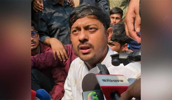 প্রচারণাকালে ডিম নিক্ষেপ ও হামলার শিকার নাসীরুদ্দীন পাটওয়ারীর