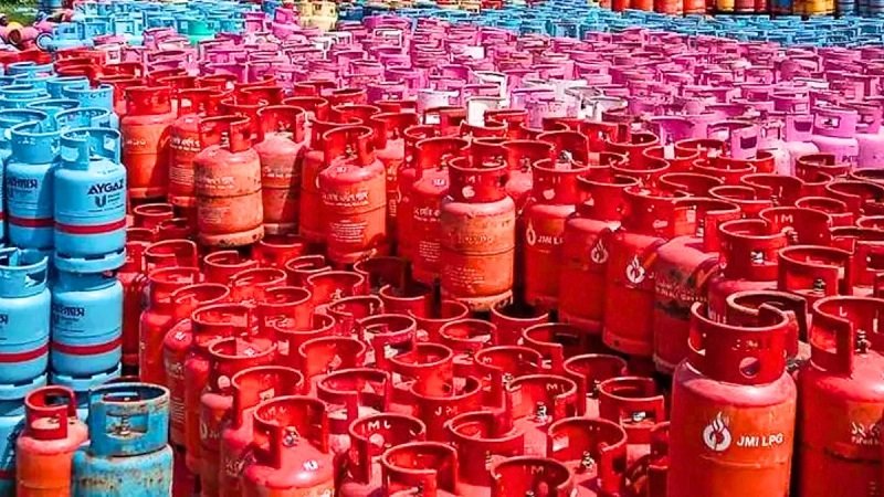 সিলেটে গ্যাস সংকট, বসতবাড়িতে বিপুল মজুতের অভিযোগে জরিমানা