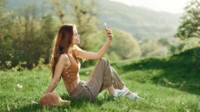 কাফনের কাপড় নিয়ে পার্কে বসে তরুণীর বিষপান