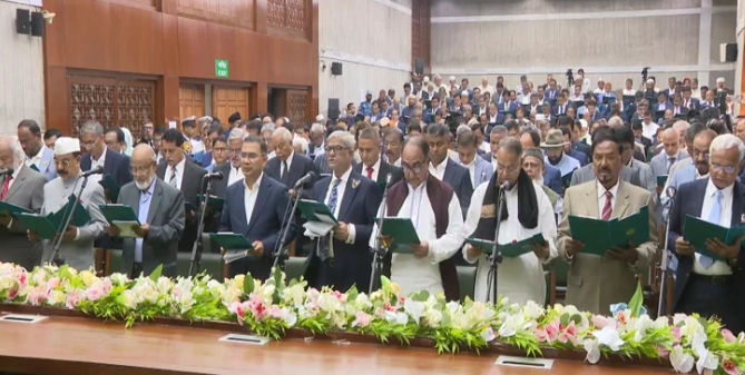 বিএনপির নবনির্বাচিত সংসদ সদস্যদের শপথ গ্রহণ