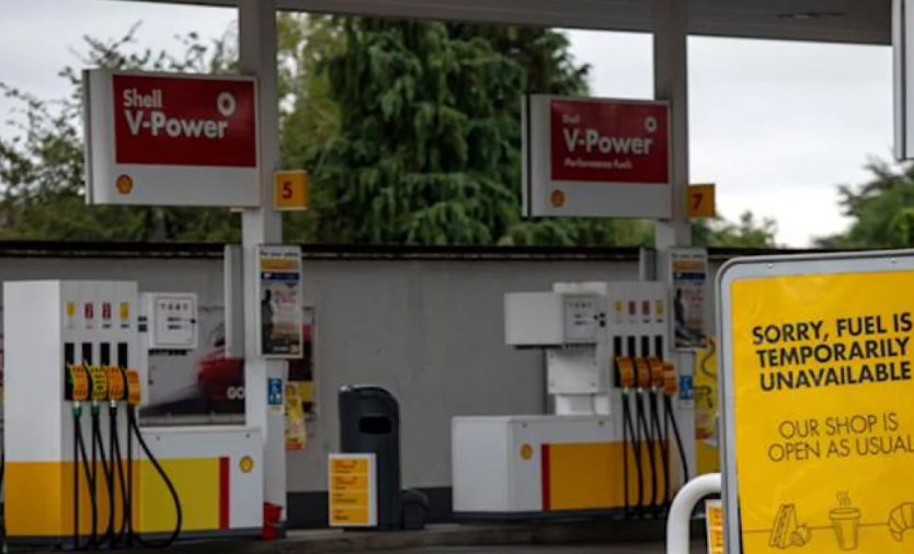 জ্বালানির দামের চাপে যুক্তরাজ্যে বন্ধ হচ্ছে বহু পেট্রোল পাম্প